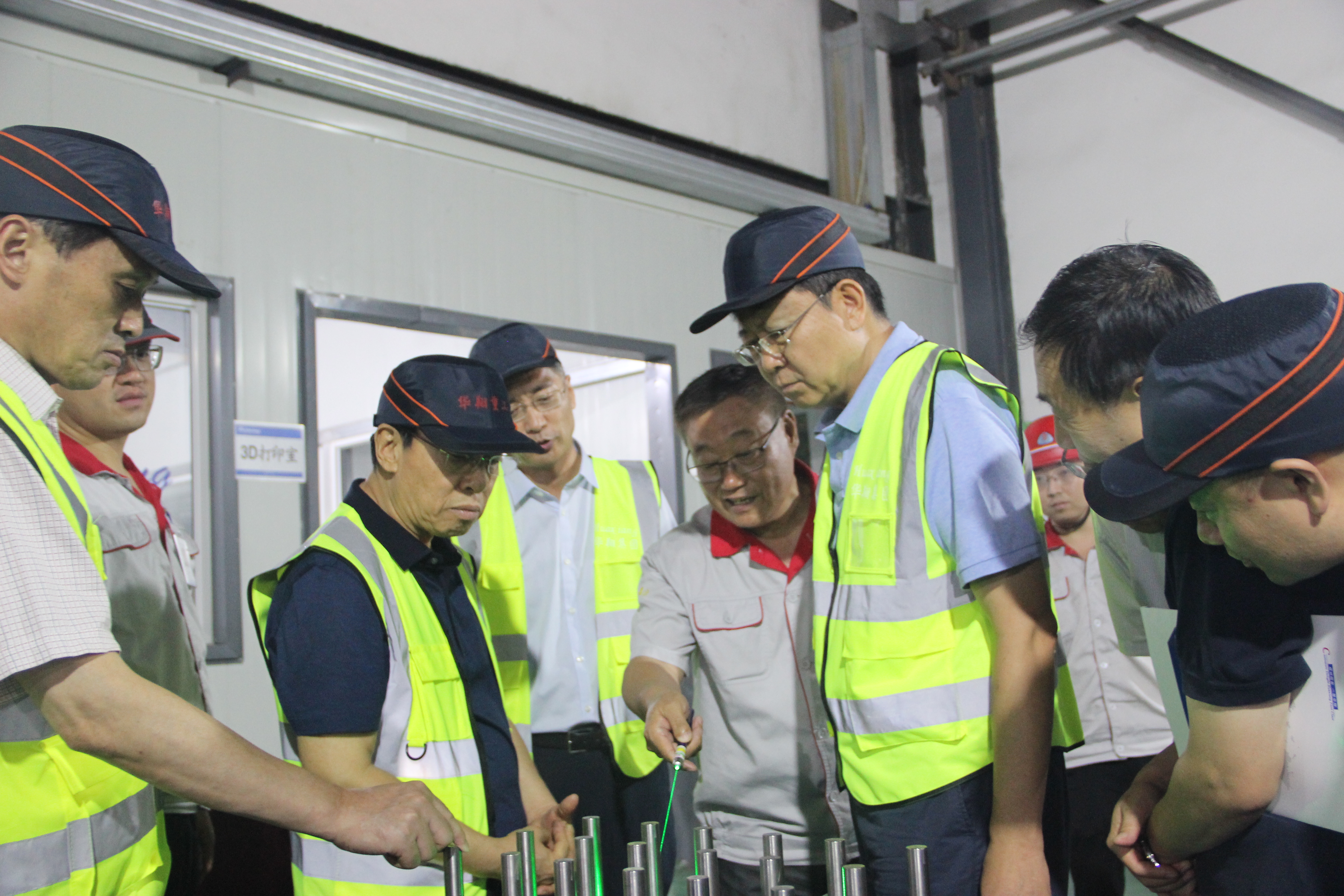 山西省人民政府原副省長、中國生產(chǎn)力學(xué)會會長、山西省資源型經(jīng)濟(jì)轉(zhuǎn)型促進(jìn)會總顧問牛仁亮一行蒞臨我司調(diào)研