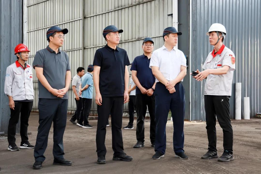 市委常委、副市長(zhǎng)、翼城縣委書記王淵到華翔（翼城）新材料科技園現(xiàn)場(chǎng)辦公