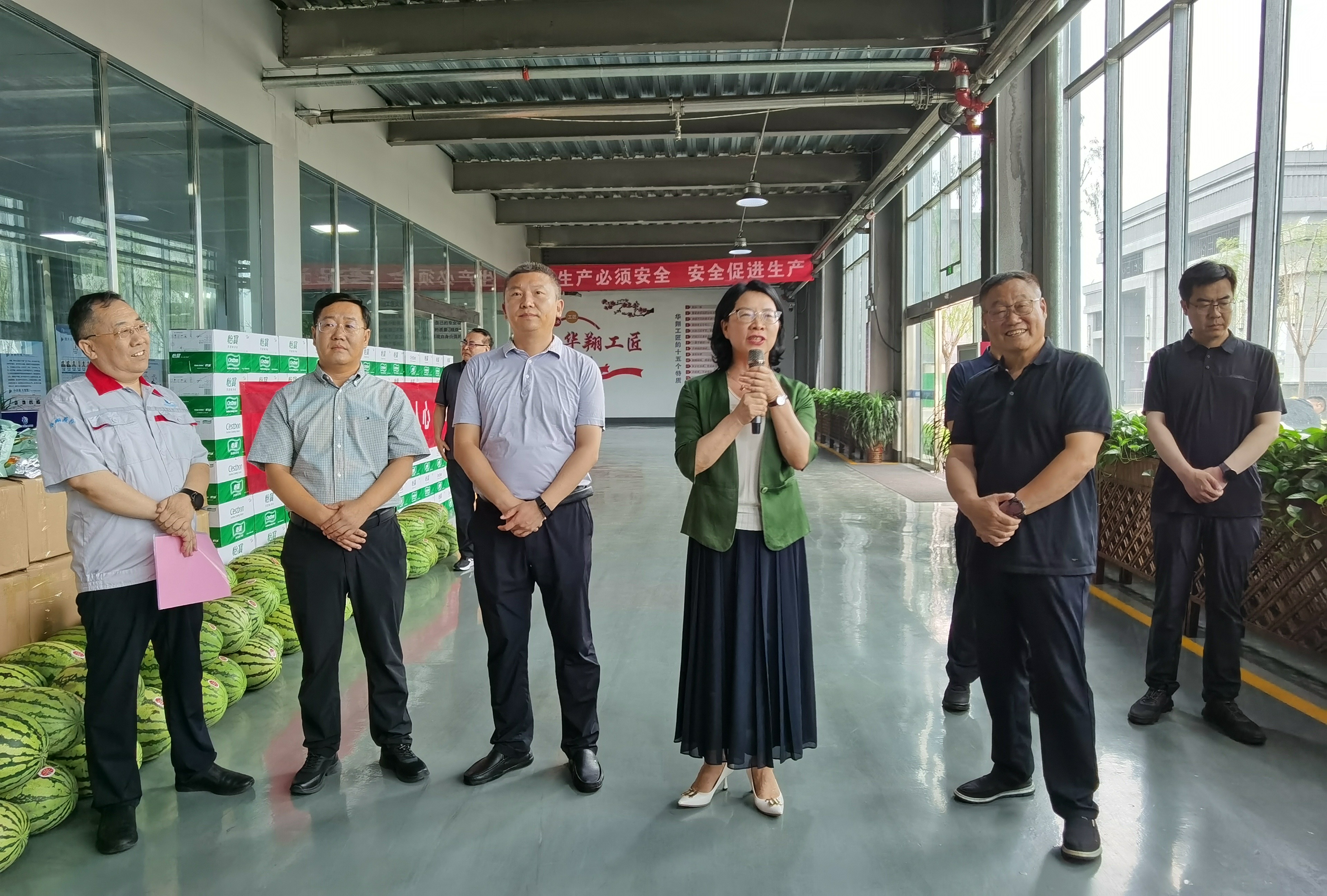 清涼慰問暖人心、凝心聚力鼓干勁